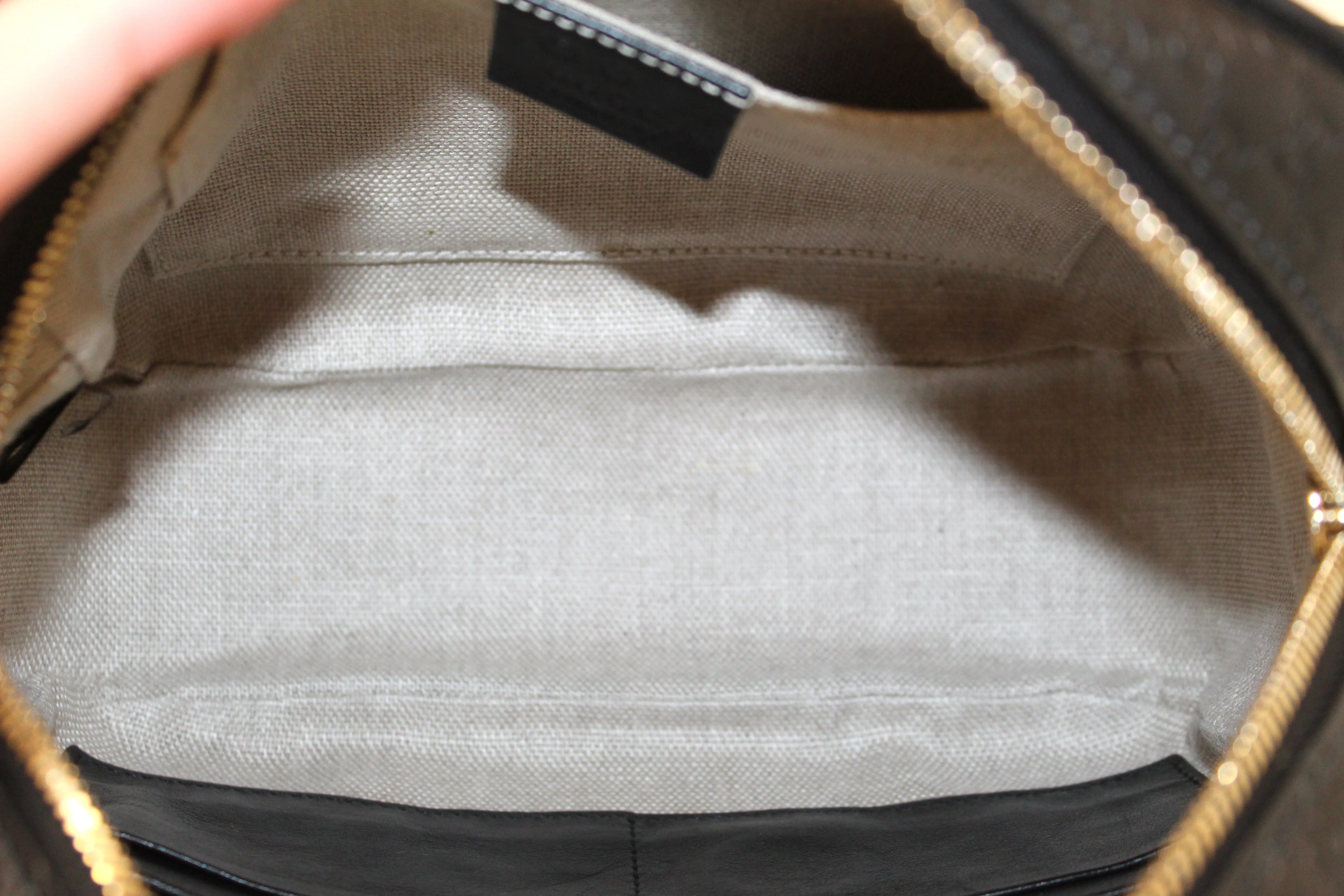 Authentic Black Gucci GG MicroGuccissima Leather Bree Crossbody Bag
