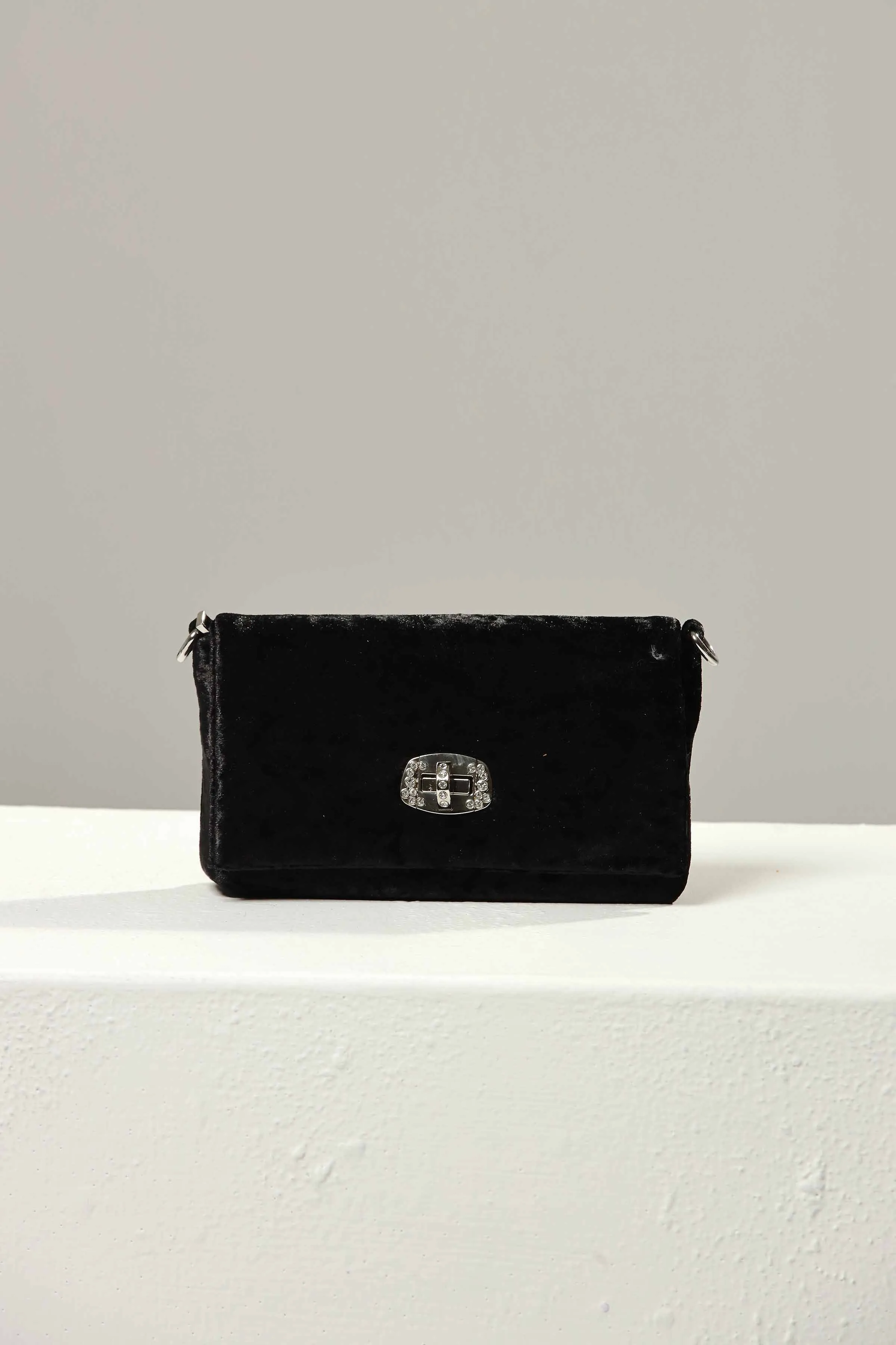 Black Clutch-438732103