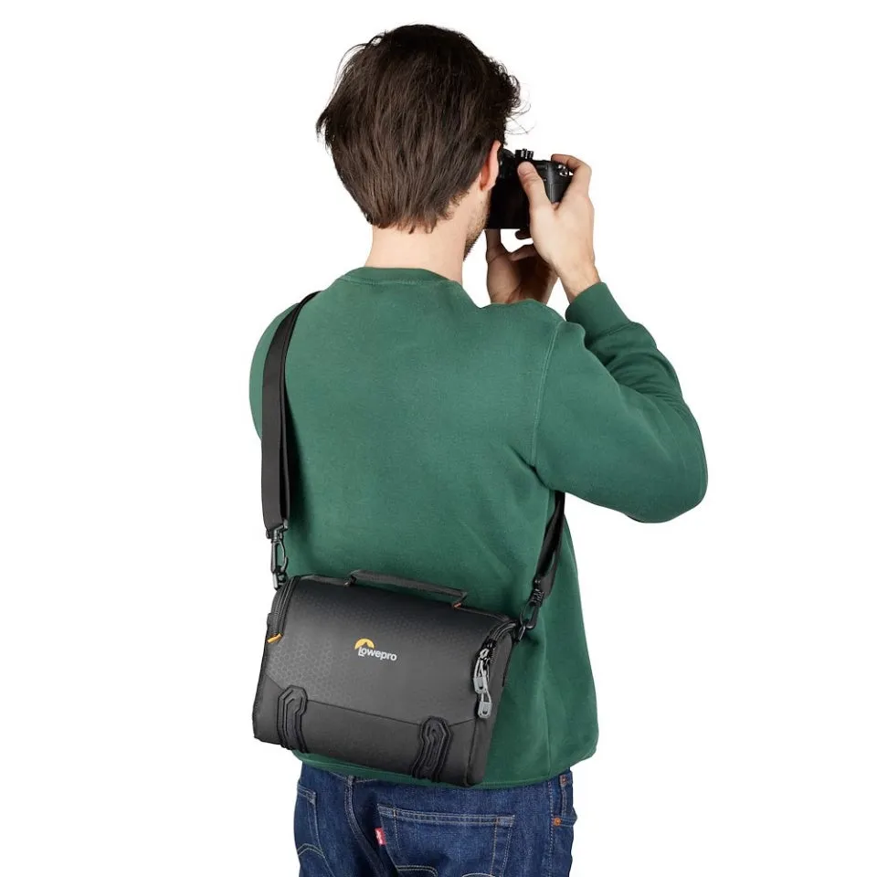 Lowepro LP37451 PWW Adventura SH 140 III (Black Noir)
